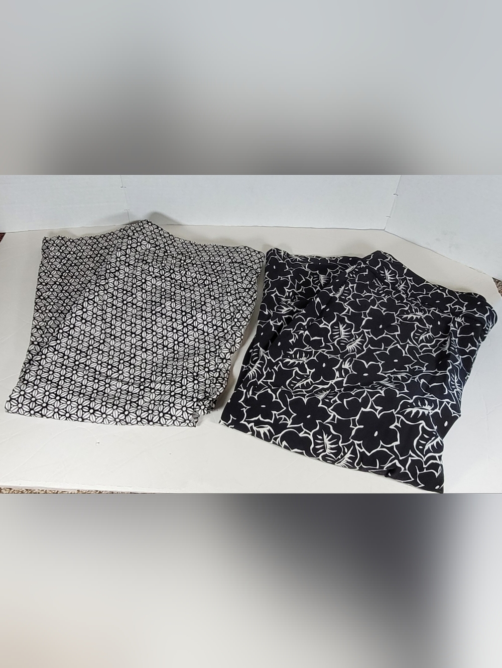 2 Pair Of Kim Rogers Black and White Printed Capris